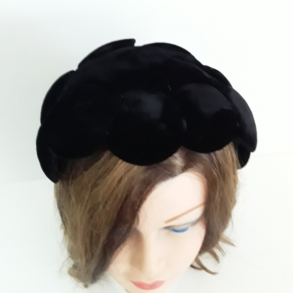 Vintage Accessories - Vintage Black Velvet Hat